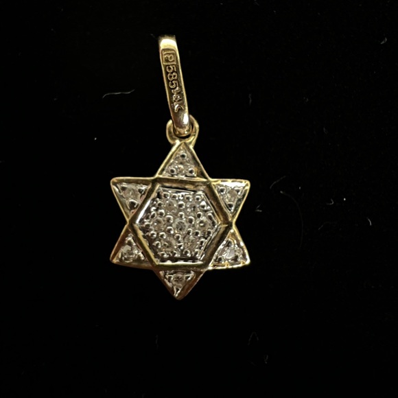 Star of David Charm/ 14k Yellow Gold/ 13pcs of SI quality Diamonds/ Never worn